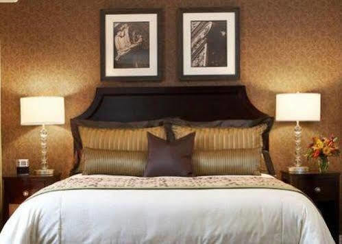 The Clarke Hotel Waukesha Pokoj fotografie